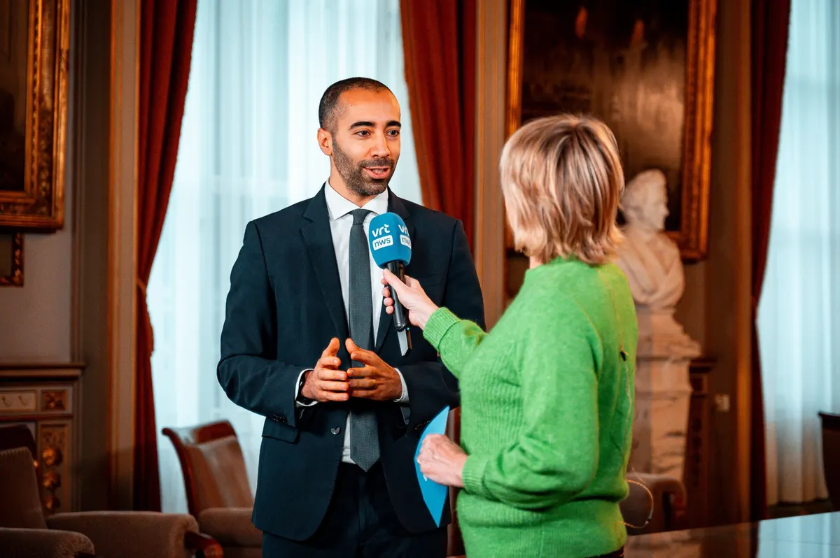 Entrevista en un entorno institucional